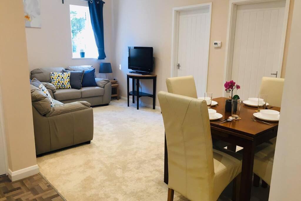 Private 1St Floor Apartment - Perfect For Port Of Dover, Eurotunnel And Short Stays Екстер'єр фото